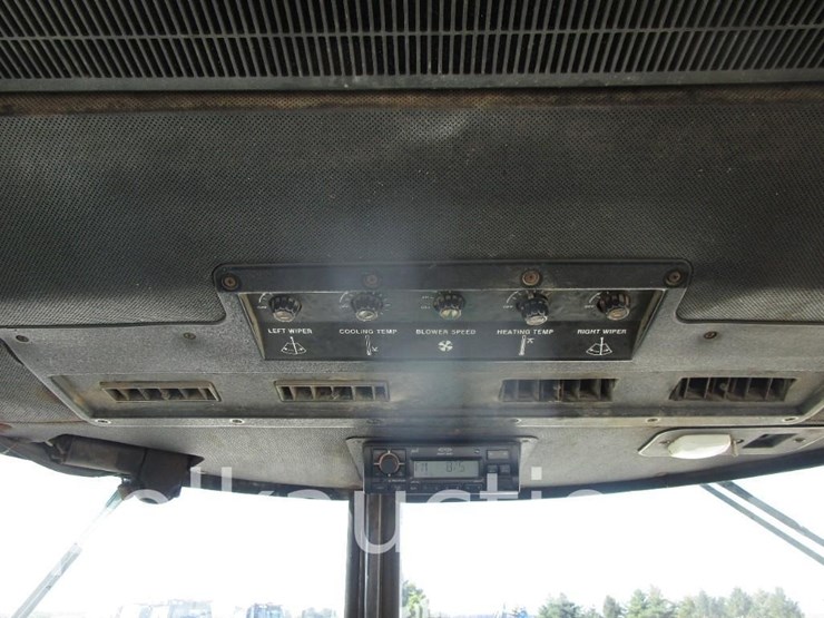 1981-john-deere-4440-image-22