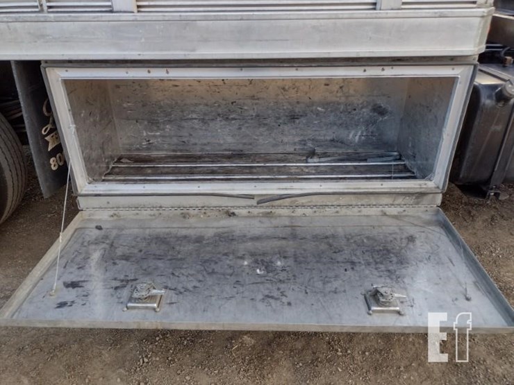 peterbilt-330-image-38