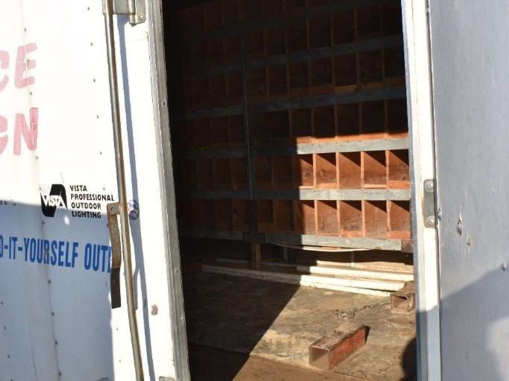 2004-united-enclosed-trailer-with-built-in-shelving-22ft-image-9