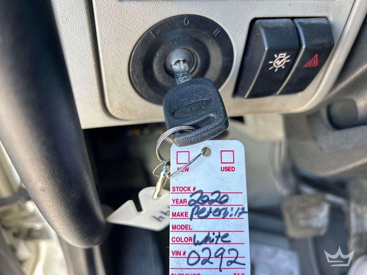 2020-peterbilt-567-image-31