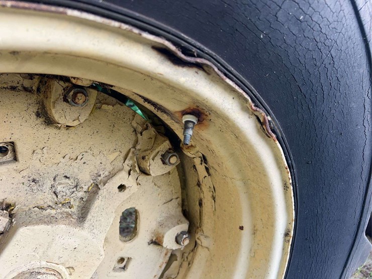 john-deere-3020-image-44