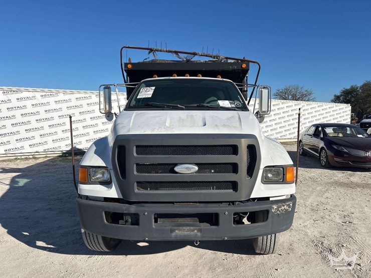 2009-ford-f-750-12ft-dump-truck-image-26