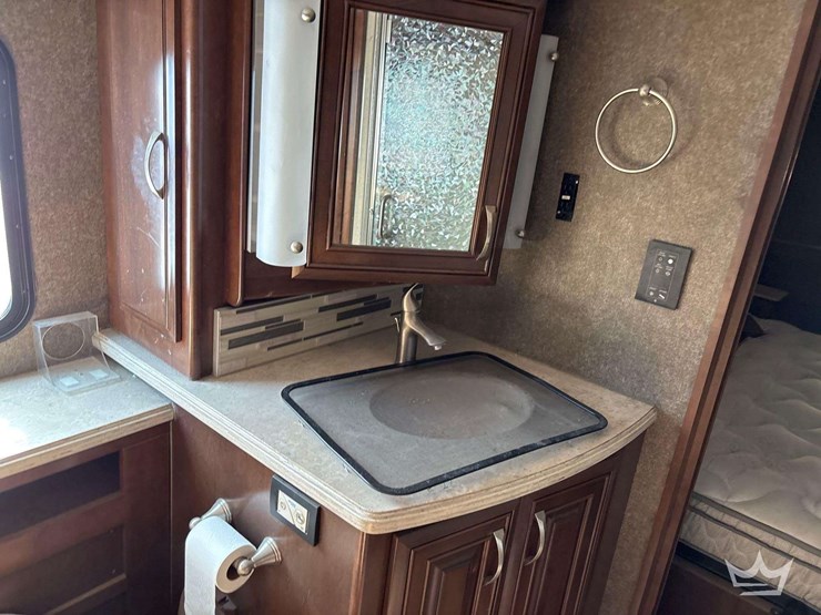 2018-freightliner-thor-venetian-400xcr-a40-41ft.-class-a-motorhome-image-46