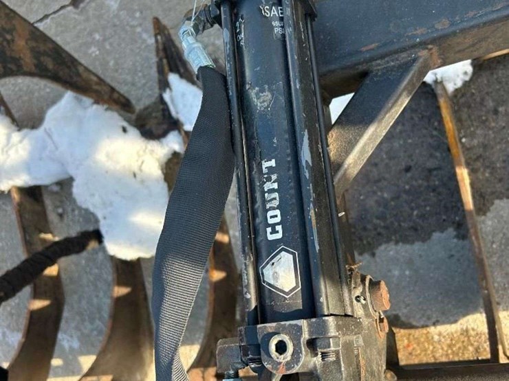 skid-steer-grapple-bucket-image-7