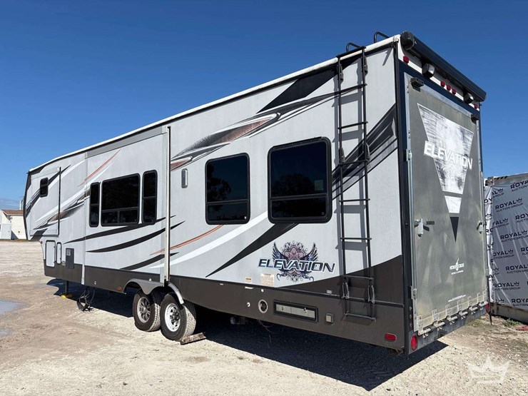 2014-crossroads-rv-elevation-t/a-5th-wheel-toy-hauler-travel-trailer-image-4