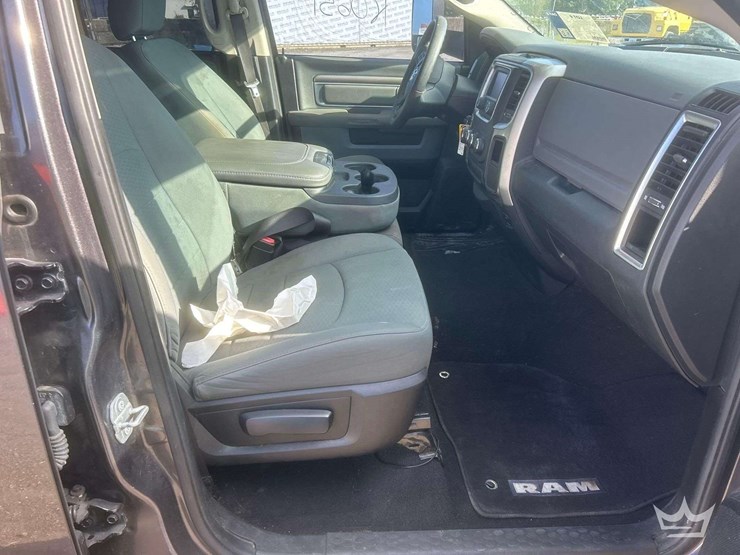 2016-dodge-1500-image-19