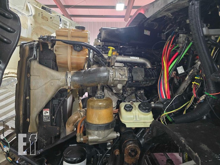 2016-freightliner-cascadia-113-image-19