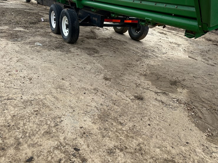 #38427-•-head-hauler-dl37-37'-header-wagon-image-4