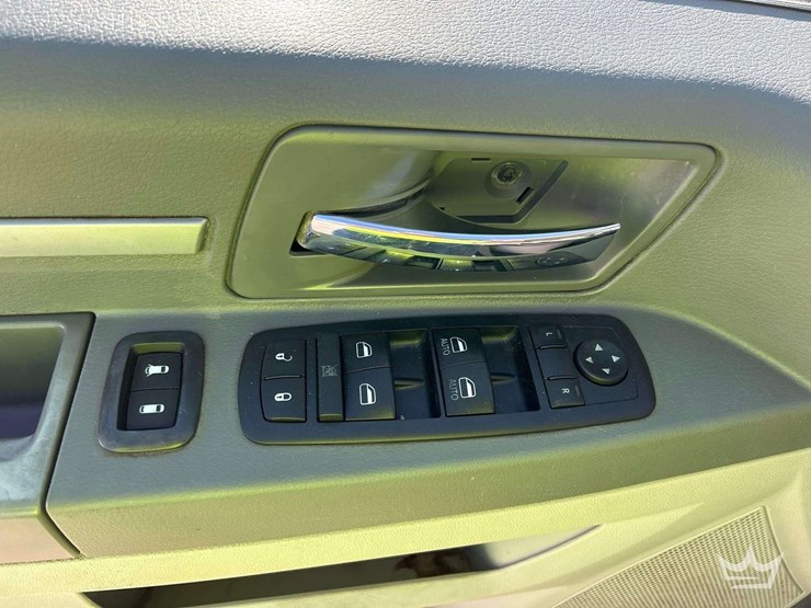 2010-dodge-grand-caravan-image-12