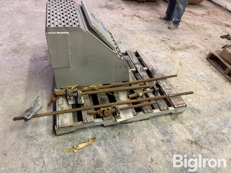 merritt-saddle-box-aluminum-truck-boot-box-&-drive-lines-image-4