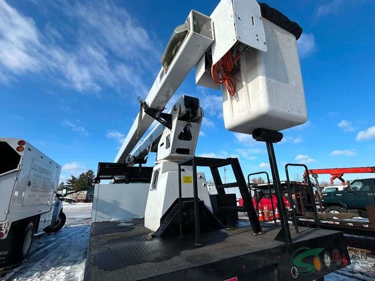 2021-ford-f750-image-11