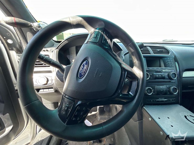 2017-ford-explorer-image-12