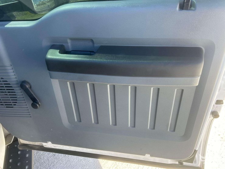 2016-ford-f550-image-31