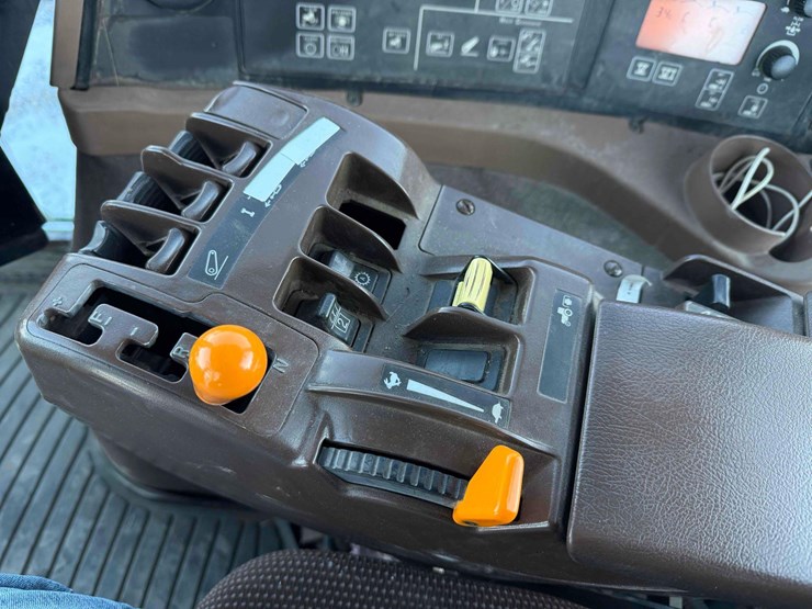 2009-john-deere-8130-image-27