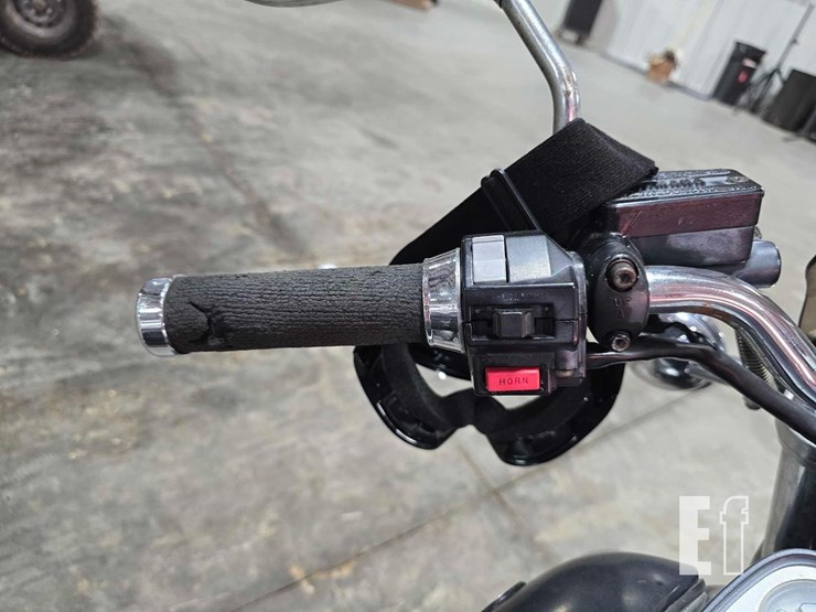 2001-yamaha-xt225-image-13