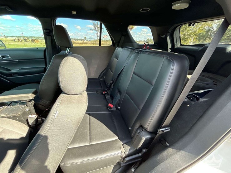 2017-ford-explorer-image-17