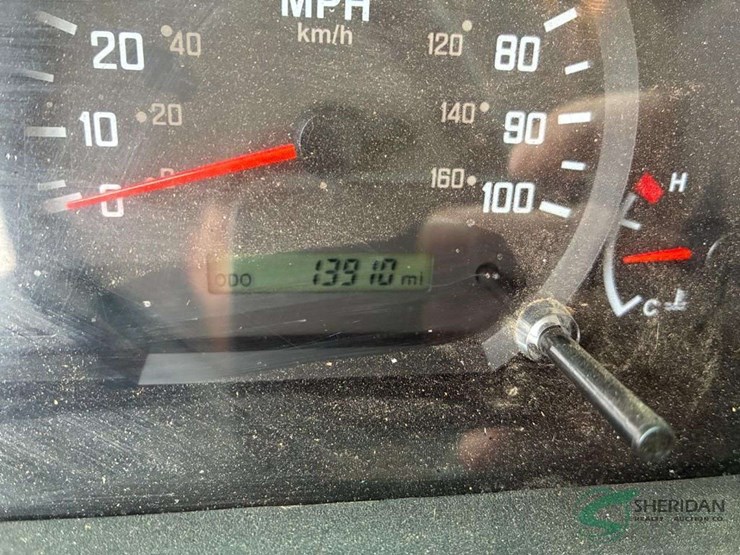 2023-isuzu-npr-image-30