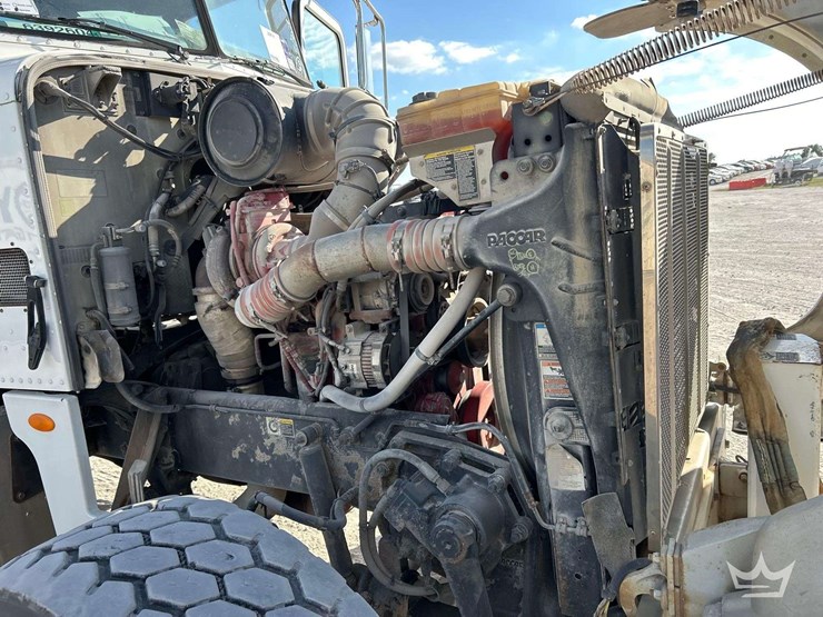 2011-peterbilt-365-image-7