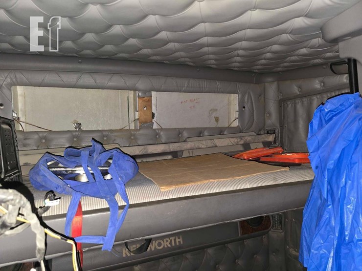 2016-kenworth-t2000-image-16