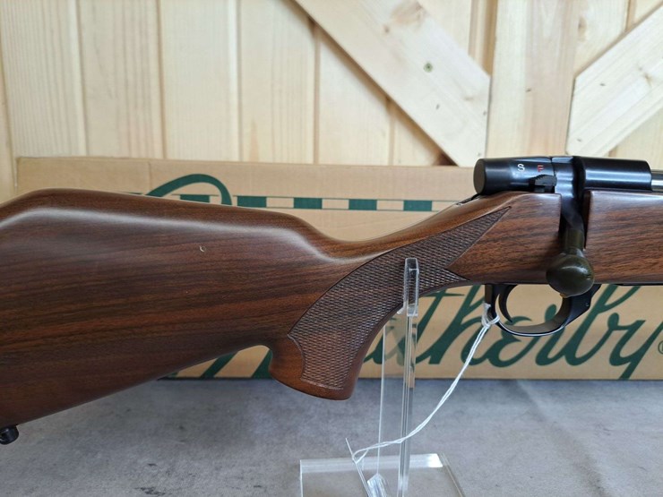 weatherby-vanguard-.300-wby-magnum-bolt-rifle-image-11