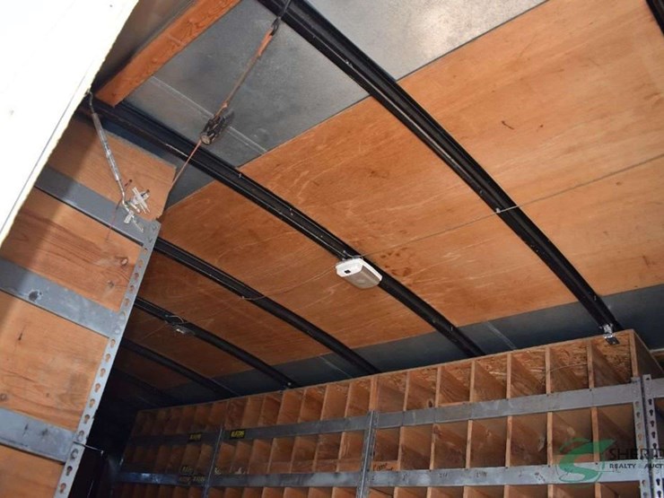 2004-united-enclosed-trailer-with-built-in-shelving-22ft-image-11