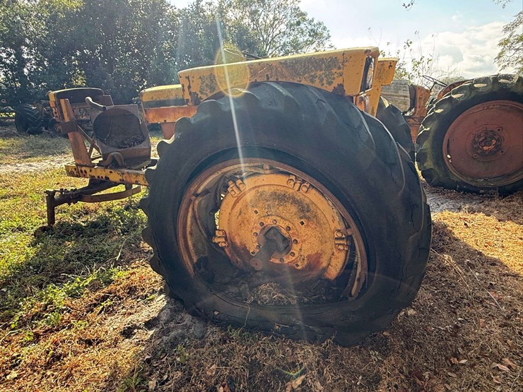 minneapolis-moline-parts-tractor-image-19