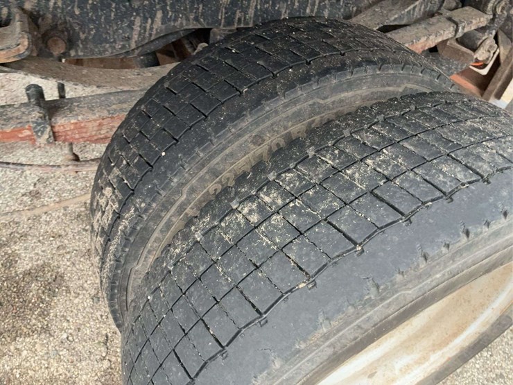 2022-ford-f550-image-10