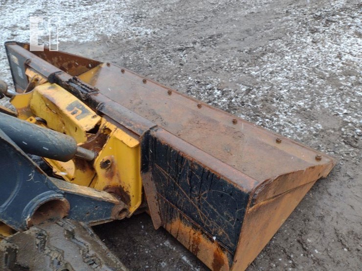 2021-deere-331g-image-17