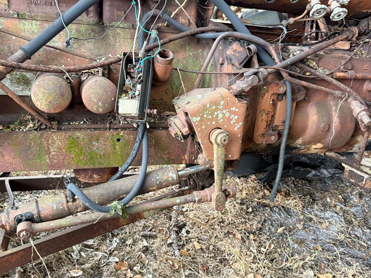 minneapolis-moline-g706-image-37