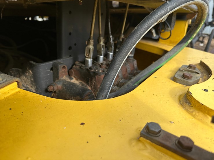 new-holland-lb75b-image-34