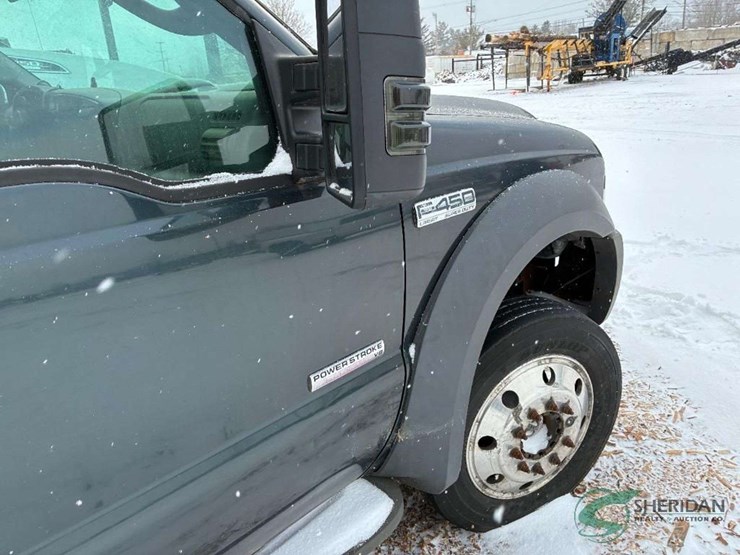 2005-ford-f450-image-28