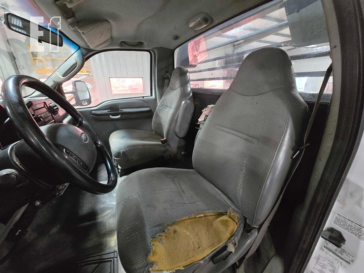 2006-ford-f550-image-9