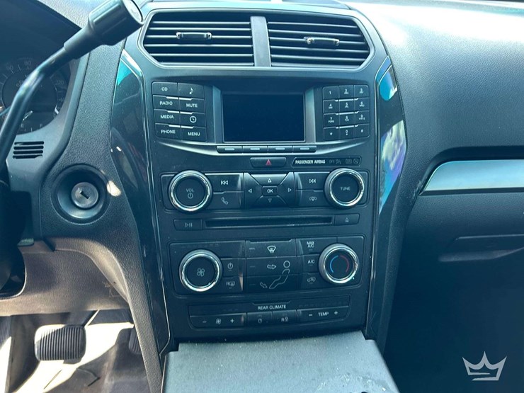 2017-ford-explorer-image-13