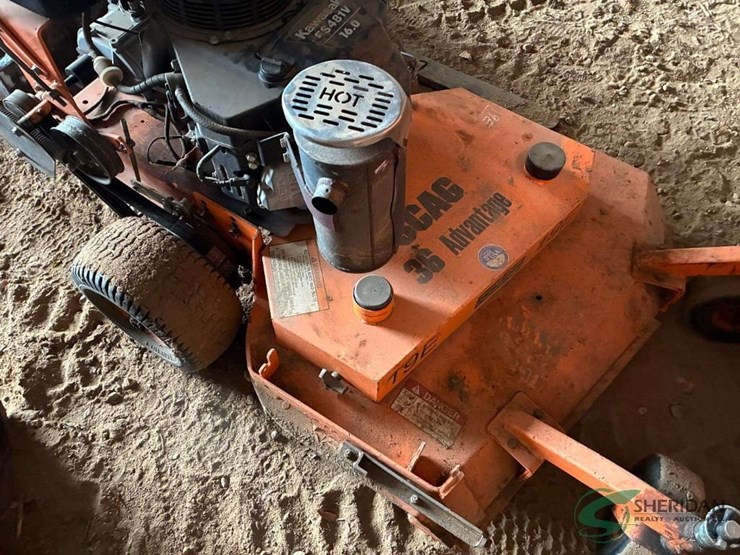 scag-36"-walk-behind-mower-showing-242-hours-image-10
