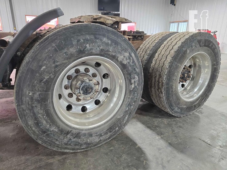 2016-freightliner-cascadia-113-image-21