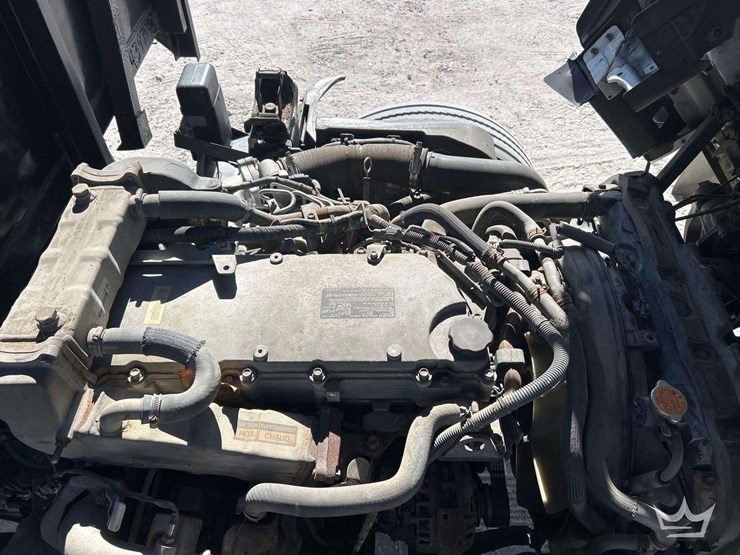 2016-isuzu-nrr-image-10