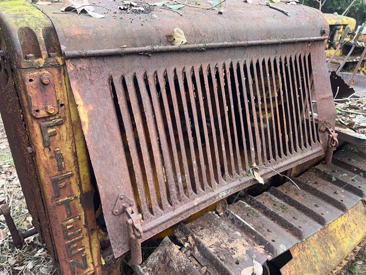 caterpillar-fifteen-crawler-image-14