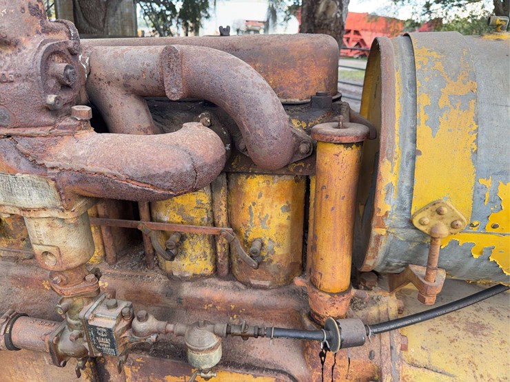 caterpillar-thirty-image-15