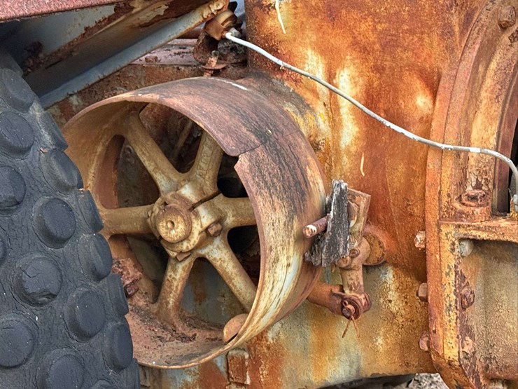 twin-city-tractor-image-13