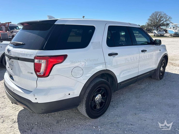 2016-ford-explorer-image-3