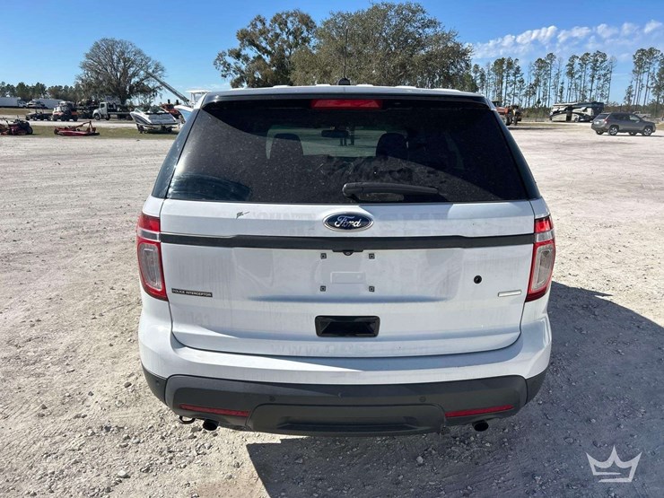 2015-ford-explorer-image-21