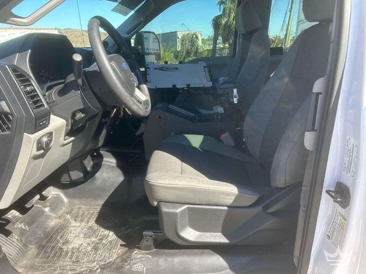 2017-ford-f150-image-15