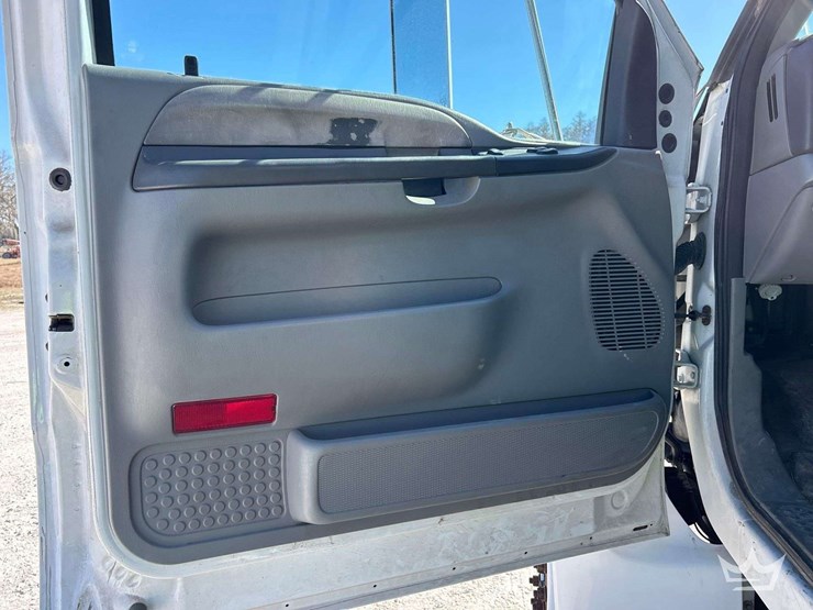 2006-ford-f650-image-10