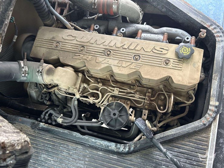 2002-blue-bird-f131612-bus-image-10