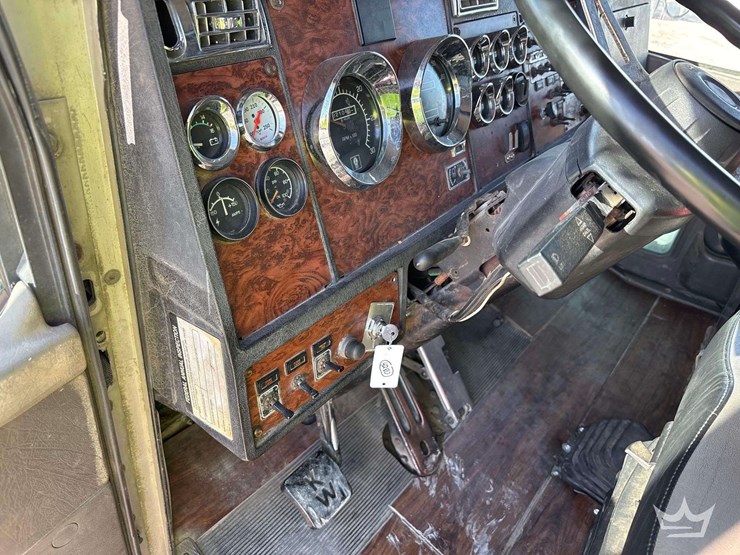 2000-kenworth-tri-axle-dump-truck-image-28