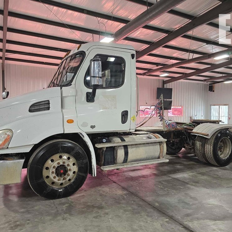 2016 FREIGHTLINER CASCADIA 113