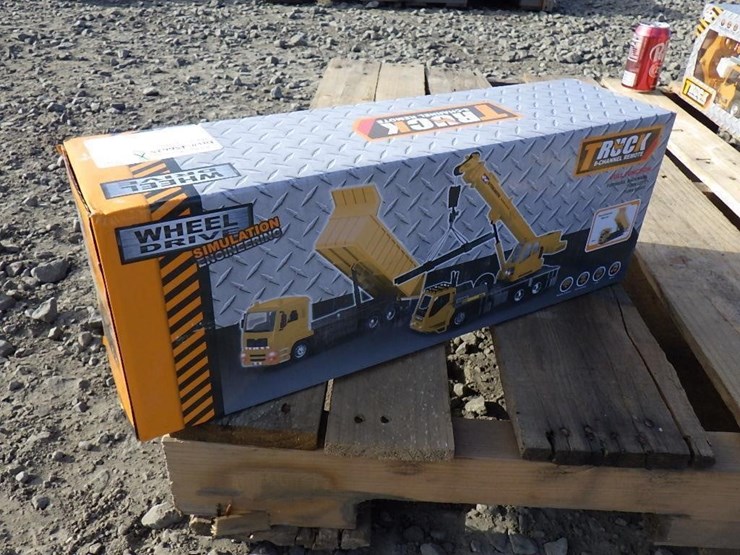 sklp-mixer-truck-toy-image-2