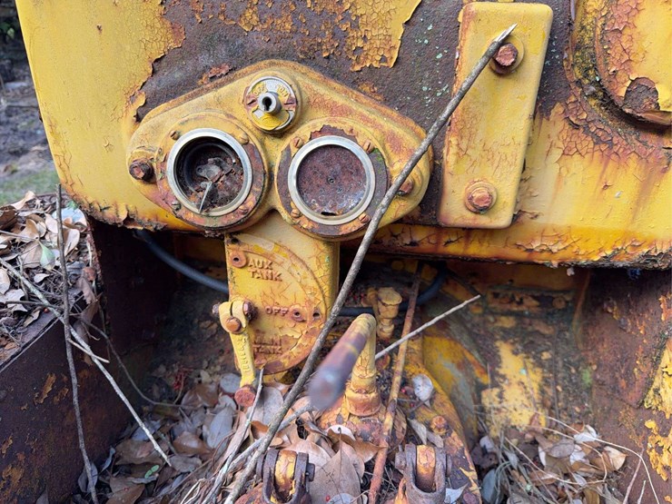 caterpillar-twenty-two-image-23