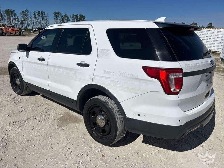 2016-ford-explorer-image-4