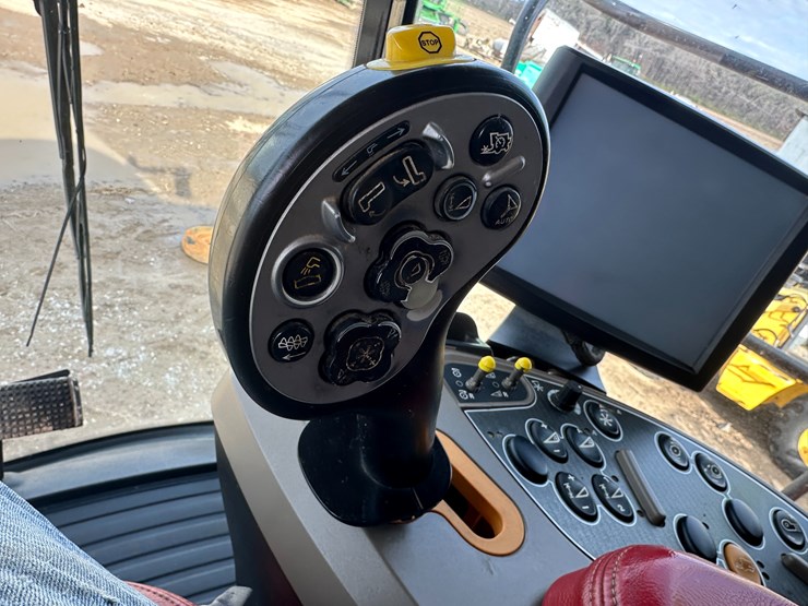 #38416-•-2016-case-axial-flow-8240-prwd-combine-yfg230343-image-88